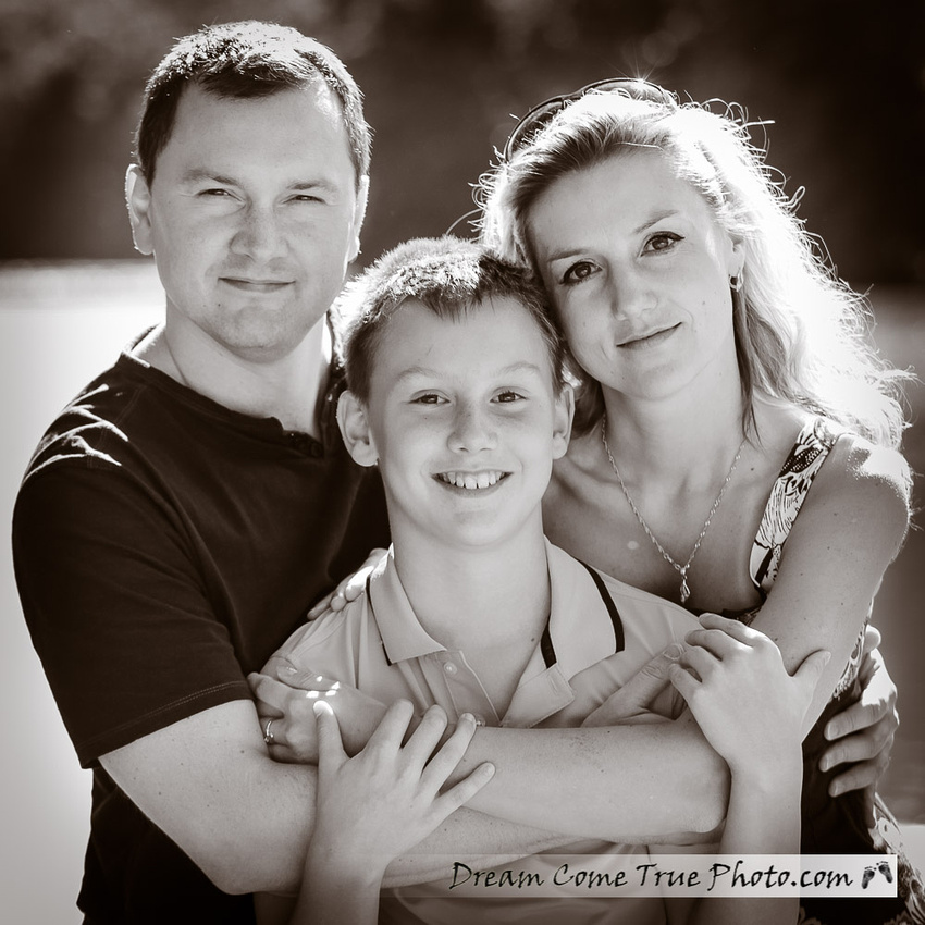 Dream Come True Photo - Family Photosession outside - Capturing love and connection between Mom, Dad and their son