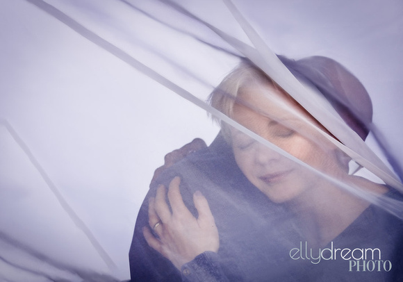 Elly Dream Photo - Authentic Stylish Elegant Artistic Headshot P